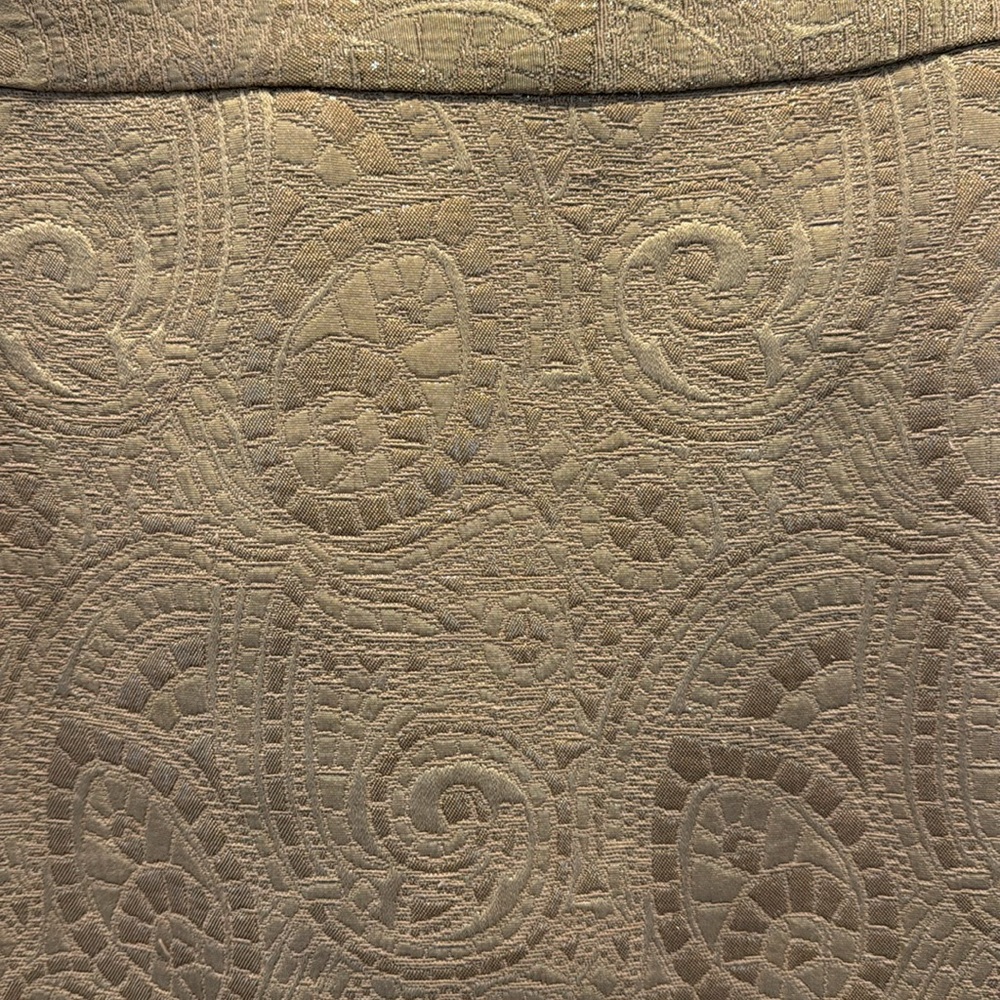 Banana Republic NWOT Pencil lined Skirt, texture with Metallic fabric. - Picture 2 of 8